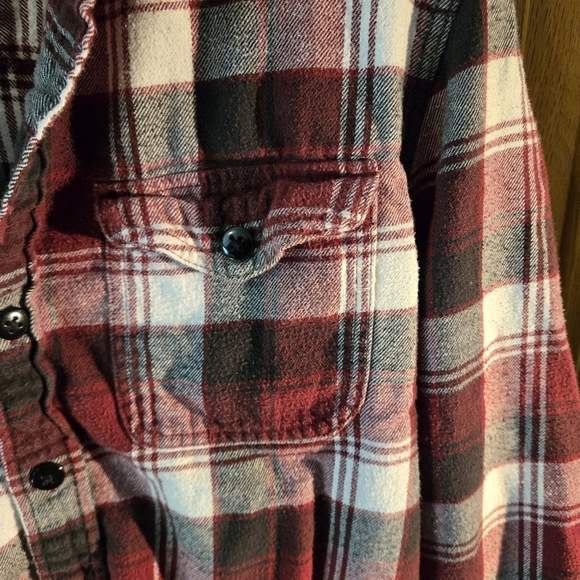 American Eagle Outfitters Red Black Gray Plaid Gingham Flannel Mens Shirt size S - Picture 8 of 11